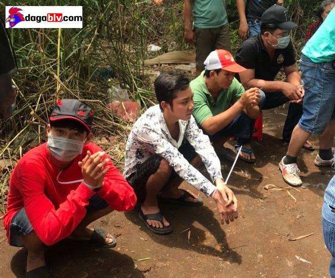 Bắt 29 đối tượng tụ tập đá gà ăn tiền bất chấp dịch bệnh 1 Bắt 29 đối tượng tụ tập đá gà ăn tiền bất chấp dịch bệnh Bắt nhiều đối tượng đá gà ăn tiền