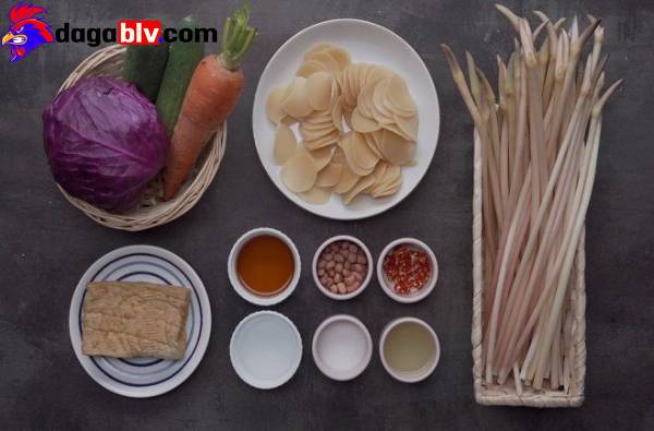 Cách làm nước trộn gỏi gà và bánh ăn kèm