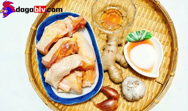Bật mí cách nấu gà kho gừng ngon tuyệt cú mèo 1 Bật mí cách nấu gà kho gừng ngon tuyệt cú mèo Chuẩn bị nguyên liệu sơ bế món ăn
