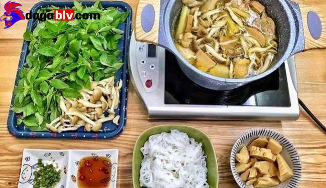 Bật mí cách nấu gà lá é Đà Lạt thơm ngon đậm vị 6 Bật mí cách nấu gà lá é Đà Lạt thơm ngon đậm vị Ăn kèm với bún hoặc làm lẩu gà lá é cũng rất ngon