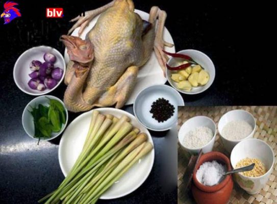 Chuẩn bị nguyên liệu trong cách nấu gà rang muối