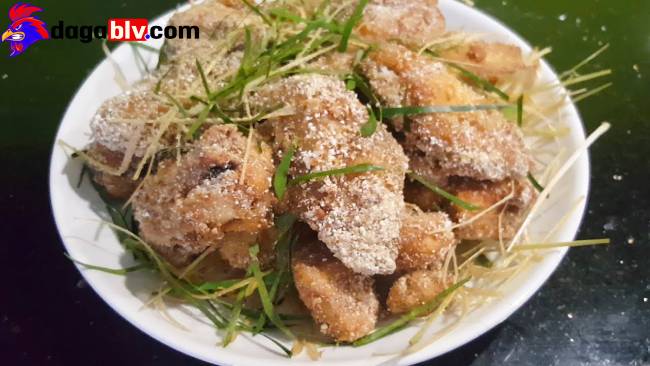 Cách nấu gà rang muối mằn mặn cay cay