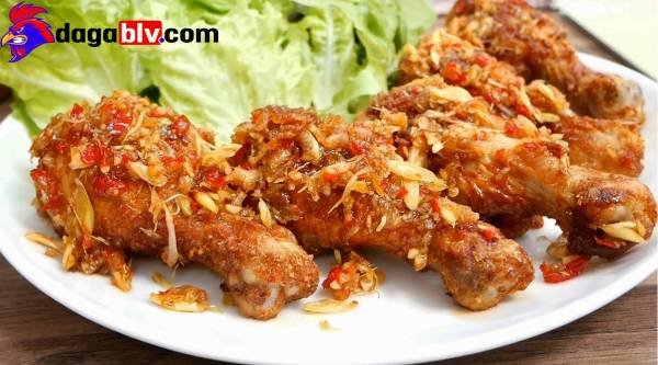 Cách nấu gà chiên mắm da giòn thịt ngọt chuẩn vị mẹ làm 5 Cách nấu gà chiên mắm da giòn thịt ngọt chuẩn vị mẹ làm Khâu trang trí gà chiên nước mắm rất quan trọng