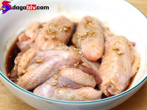 Cách nấu gà chiên mắm da giòn thịt ngọt chuẩn vị mẹ làm 3 Cách nấu gà chiên mắm da giòn thịt ngọt chuẩn vị mẹ làm Cách ướp gà chiên