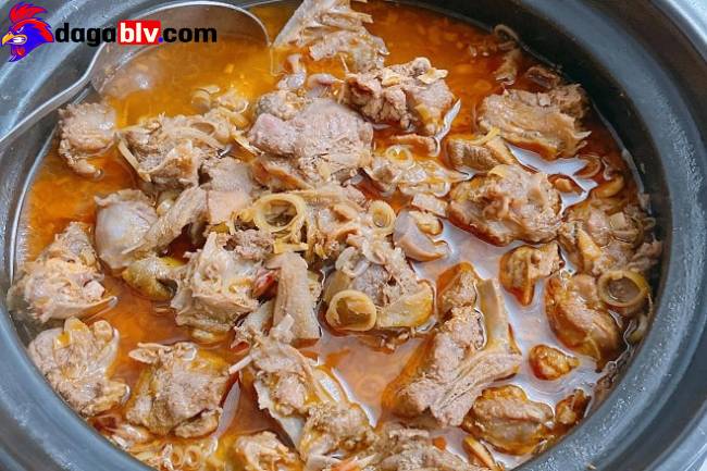 Cách nấu gà giả cầy từ gà Nòi chuẩn vị miền Tây 18 Cách nấu gà giả cầy từ gà Nòi chuẩn vị miền Tây Giả cày ăn kèm bánh mì thường là món nhậu ngon