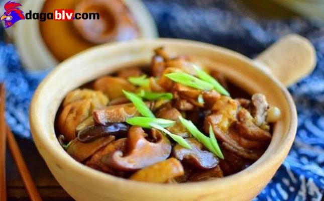 Gà om nấm hương nước dừa