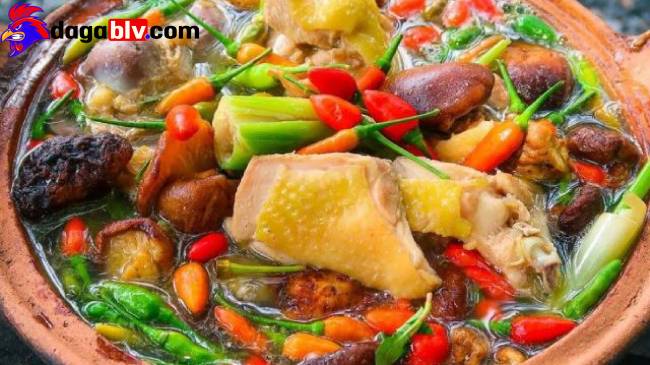 Canh gà nấu nấm hương khô