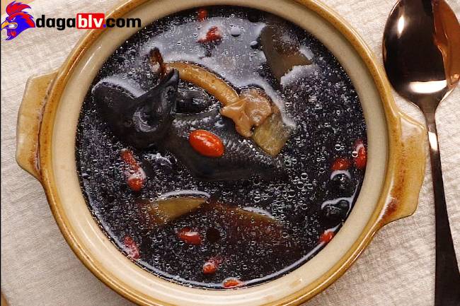 Cách nấu gà tiềm thuốc bắc bồi bổ cho bà bầu 2 Cách nấu gà tiềm thuốc bắc bồi bổ cho bà bầu Gà ác tiềm thuốc bắc ăn kèm với gì